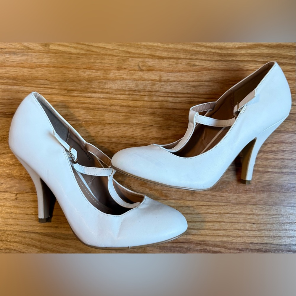 White Mary Jane High Heels - Size 10 - Picture 2 of 3